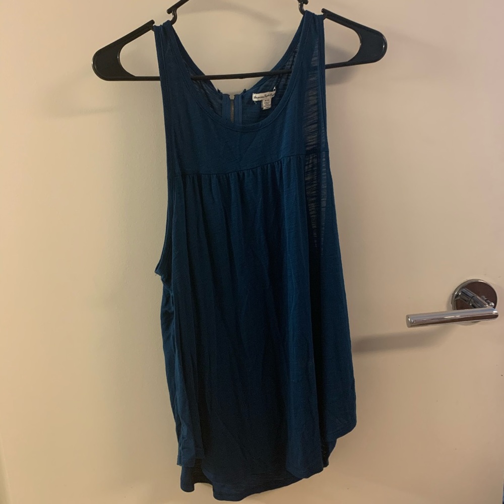 Tank top with zipper closure in the back